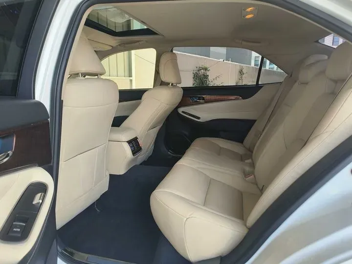 2015 Toyota Crown 2.5L 193HP V6 6AT,autocango,china used car exporter,china ev exporter,chinese used car exporter,chinese used ev exporter