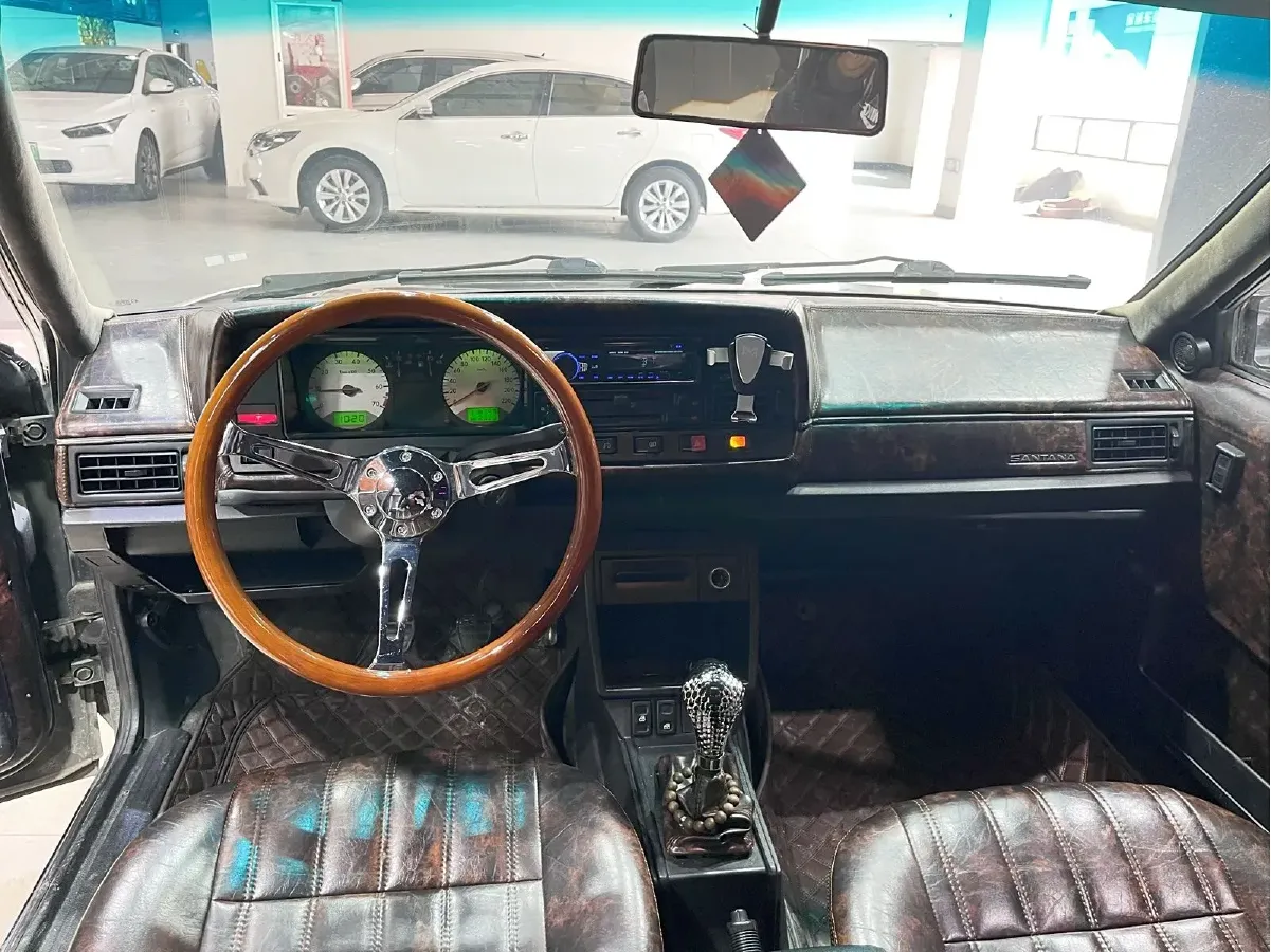 2004 Volkswagen Santana Classic 1.8L 95HP L4 5MT,autocango,china used car exporter,china ev exporter,chinese used car exporter,chinese used ev exporter