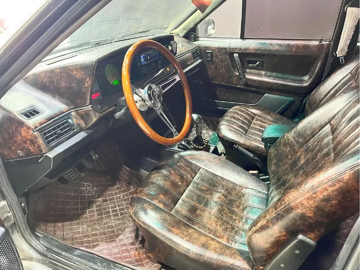 2004 Volkswagen Santana Classic 1.8L 95HP L4 5MT,autocango,china used car exporter,china ev exporter,chinese used car exporter,chinese used ev exporter