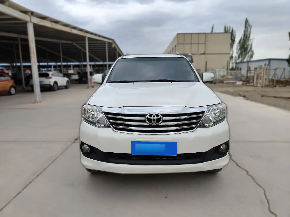 2015 Toyota Fortuner 2.7L 159HP L4 4AT