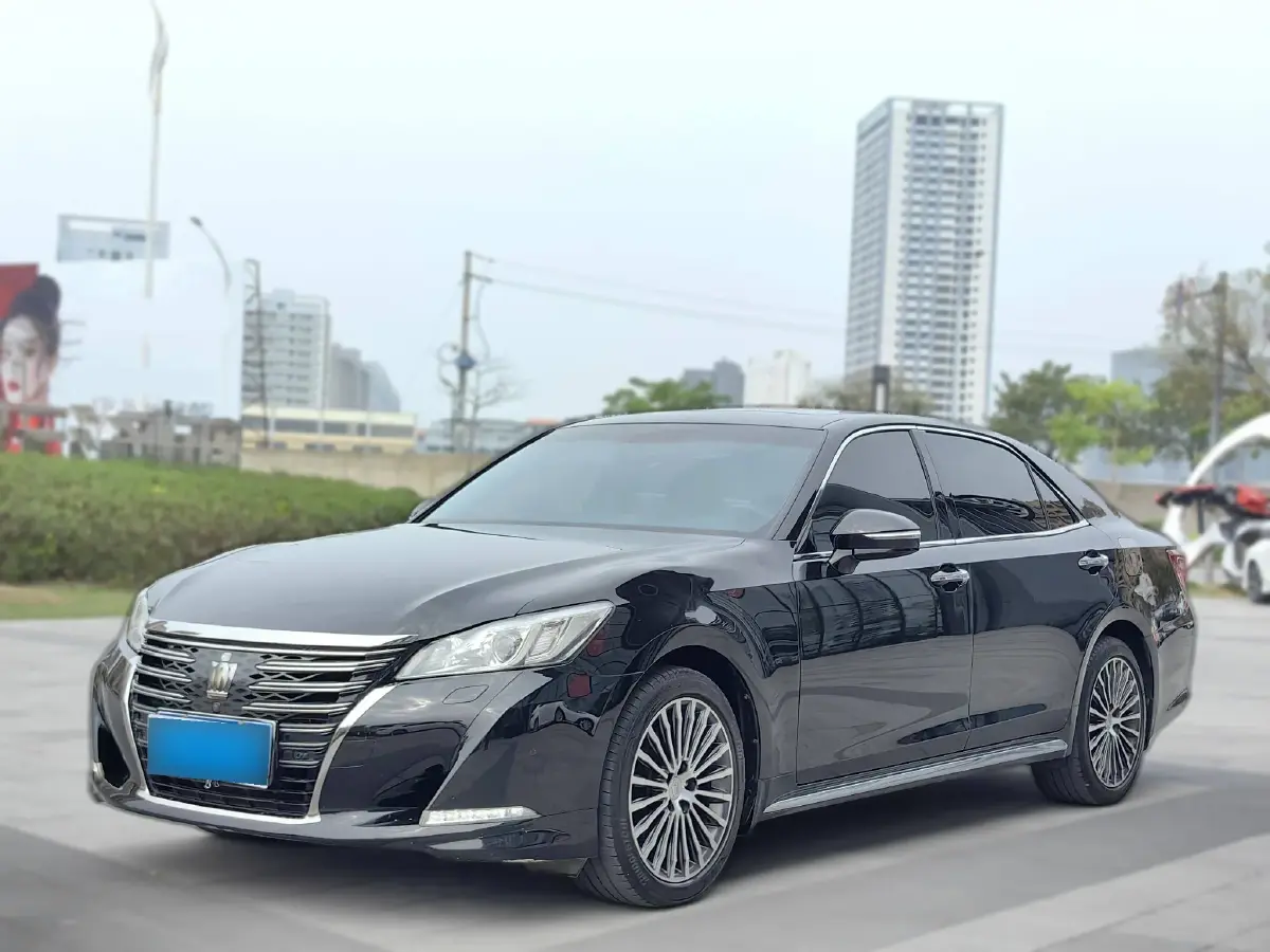 2018 Toyota Crown 2.0T 235HP L4 8AT