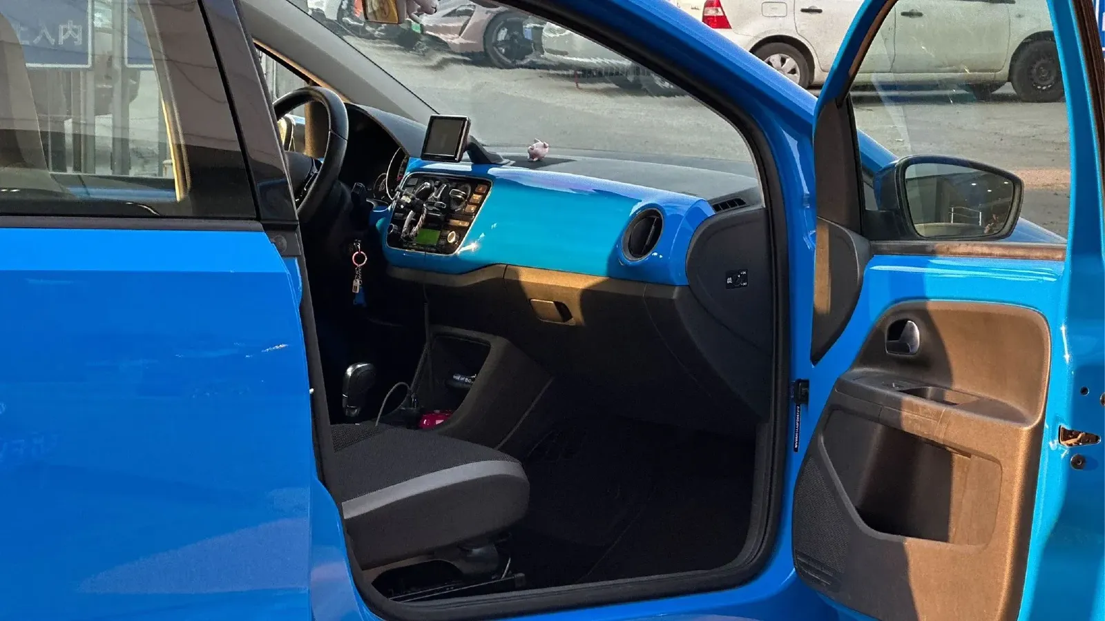 2015 Volkswagen up! 1.0L 75HP L3 5AMT,autocango,china used car exporter,china ev exporter,chinese used car exporter,chinese used ev exporter