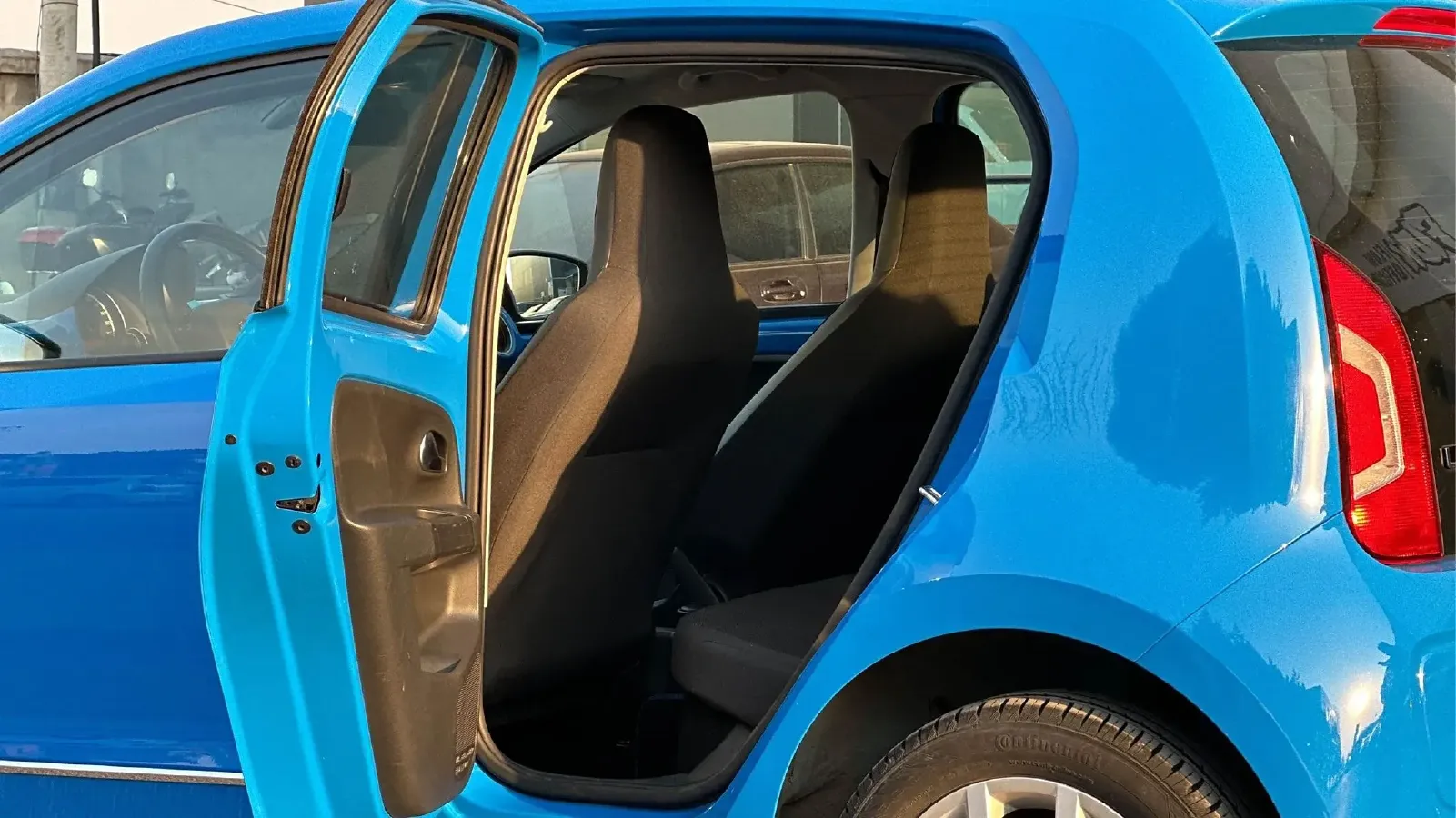 2015 Volkswagen up! 1.0L 75HP L3 5AMT,autocango,china used car exporter,china ev exporter,chinese used car exporter,chinese used ev exporter