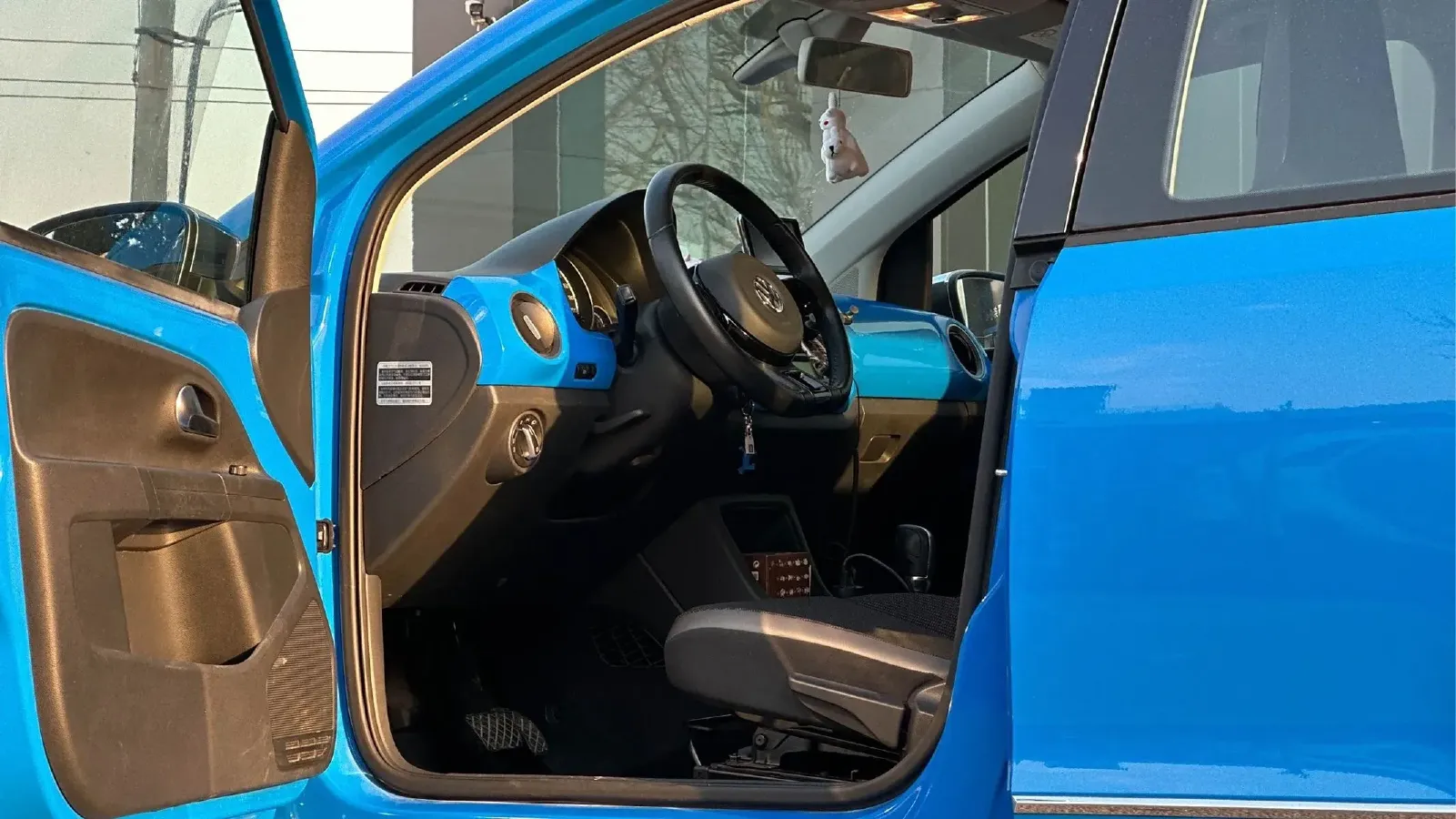 2015 Volkswagen up! 1.0L 75HP L3 5AMT,autocango,china used car exporter,china ev exporter,chinese used car exporter,chinese used ev exporter