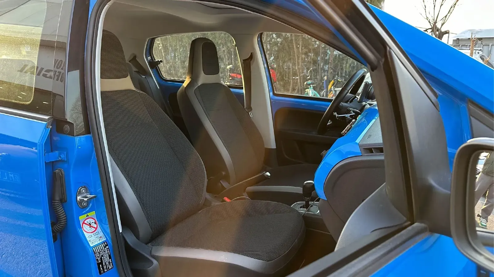 2015 Volkswagen up! 1.0L 75HP L3 5AMT,autocango,china used car exporter,china ev exporter,chinese used car exporter,chinese used ev exporter