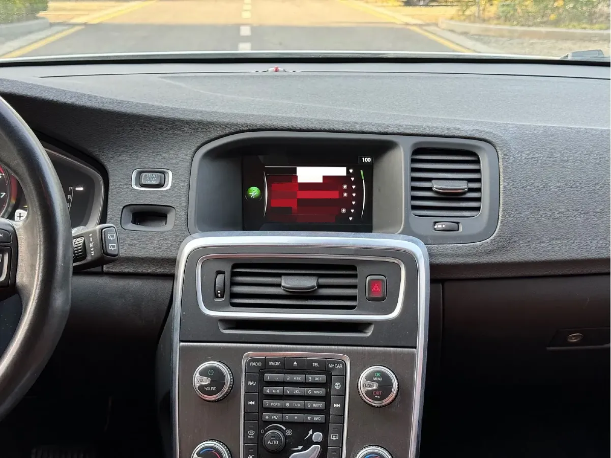 2015 Volvo V60 2.0T 245HP L4 8AT,autocango,china used car exporter,china ev exporter,chinese used car exporter,chinese used ev exporter