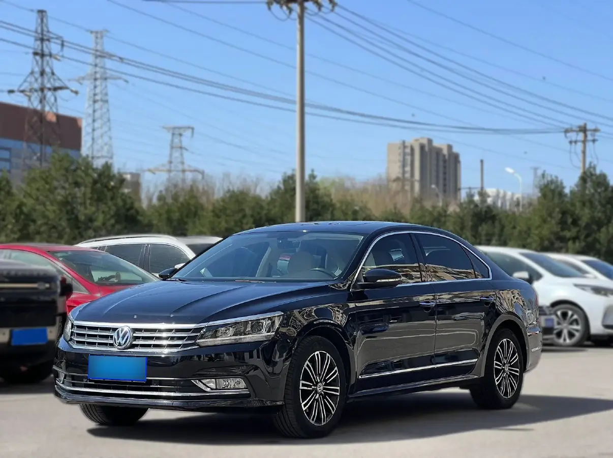 2017 Volkswagen Passat 2.0T 220HP L4 7DCT
