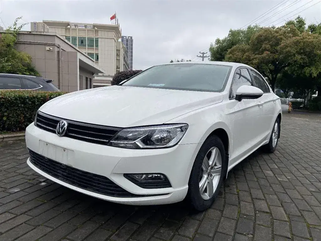 2015 Volkswagen Lamando 1.4T 131HP L4 7DCT