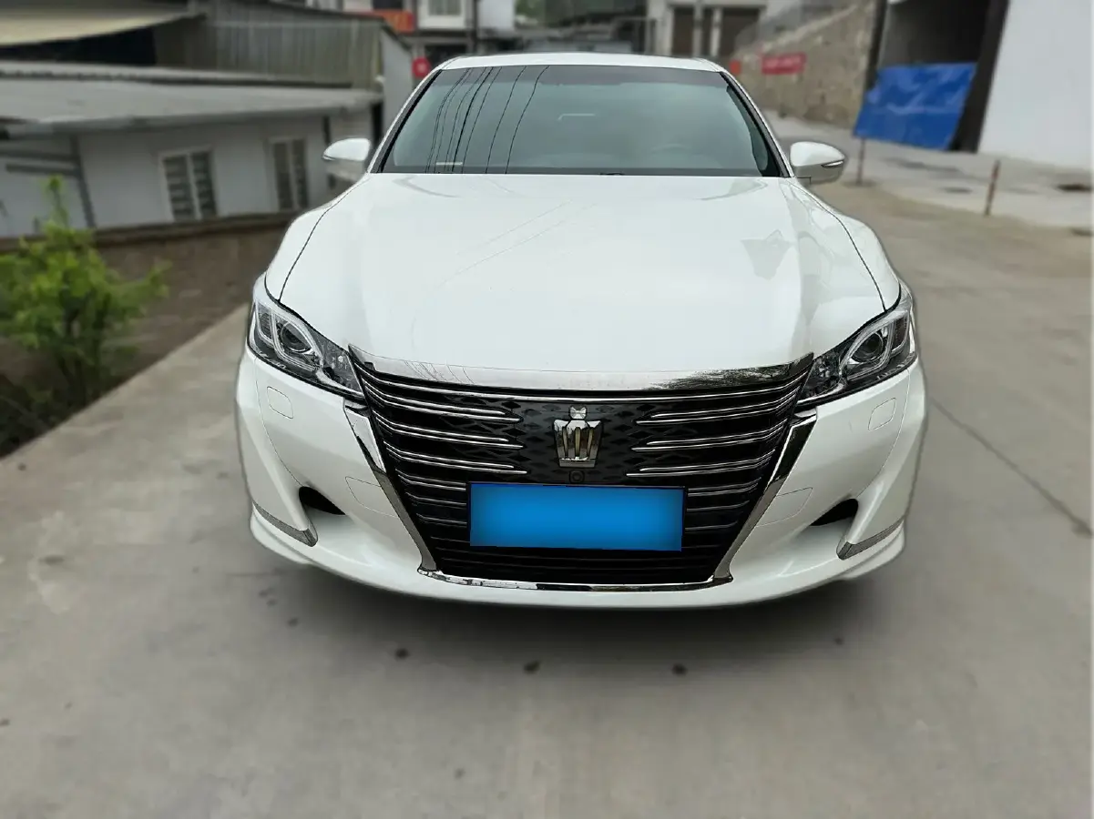 2018 Toyota Crown 2.0T 235HP L4 8AT