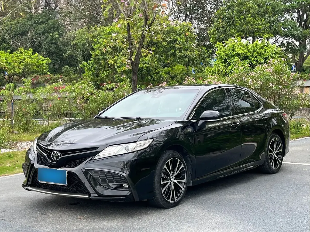 2019 Toyota Camry 2.5L 209HP L4 8AT