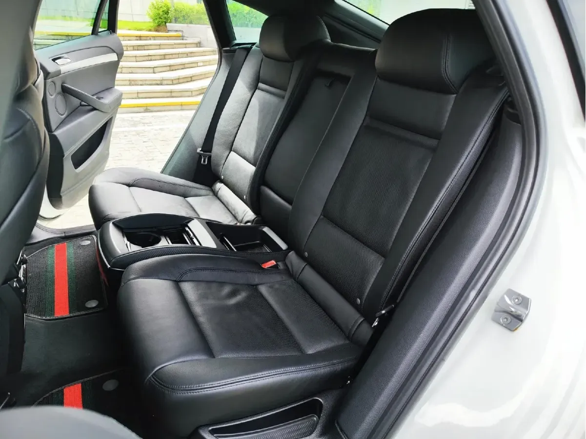 2013 BMW X6 M 4.4T 555HP V8 6AT,autocango,china used car exporter,china ev exporter,chinese used car exporter,chinese used ev exporter