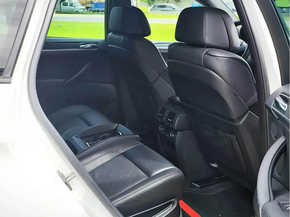 2013 BMW X6 M 4.4T 555HP V8 6AT,autocango,china used car exporter,china ev exporter,chinese used car exporter,chinese used ev exporter