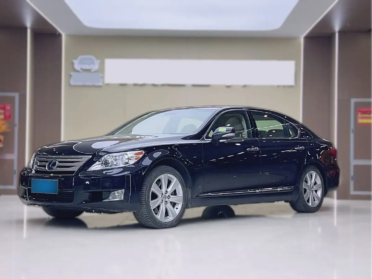 2010 Lexus LS 5.0L 395HP V8 E-CVT Hybrid