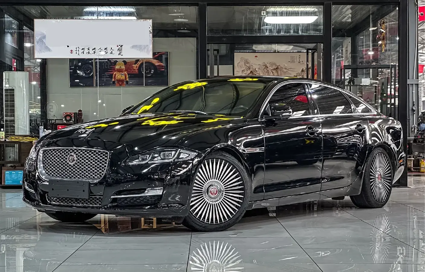 2016 Jaguar XJ 2.0T 240HP L4 8AT