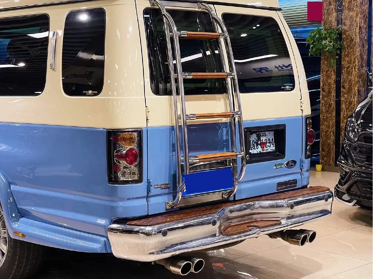 2011 Ford E350 5.4L 258HP V8 5AT,autocango,china used car exporter,china ev exporter,chinese used car exporter,chinese used ev exporter