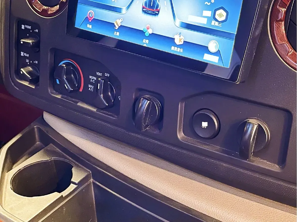 2011 Ford E350 5.4L 258HP V8 5AT,autocango,china used car exporter,china ev exporter,chinese used car exporter,chinese used ev exporter