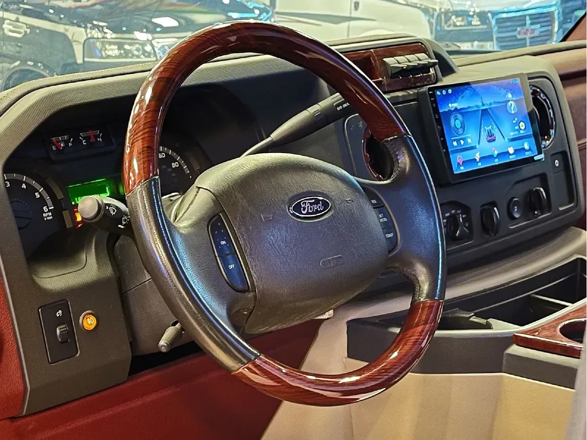 2011 Ford E350 5.4L 258HP V8 5AT,autocango,china used car exporter,china ev exporter,chinese used car exporter,chinese used ev exporter