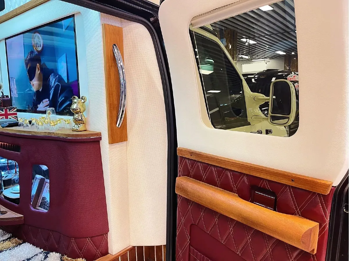 2011 Ford E350 5.4L 258HP V8 5AT,autocango,china used car exporter,china ev exporter,chinese used car exporter,chinese used ev exporter