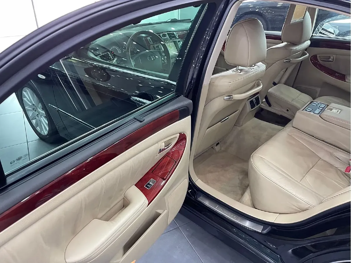 2009 HongQi ShengShi 4.3L 280HP V8 6AT,autocango,china used car exporter,china ev exporter,chinese used car exporter,chinese used ev exporter