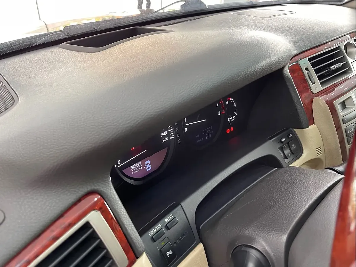 2009 HongQi ShengShi 4.3L 280HP V8 6AT,autocango,china used car exporter,china ev exporter,chinese used car exporter,chinese used ev exporter