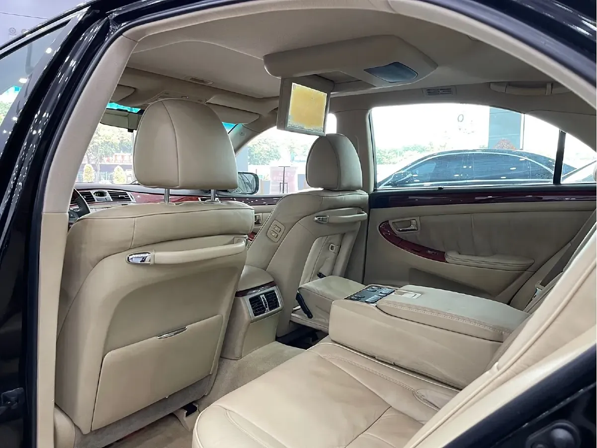 2009 HongQi ShengShi 4.3L 280HP V8 6AT,autocango,china used car exporter,china ev exporter,chinese used car exporter,chinese used ev exporter