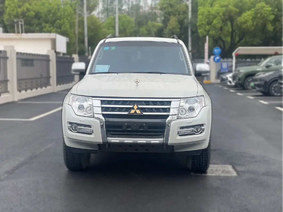 2011 Mitsubishi Pajero 3.8L 243HP V6 5AT