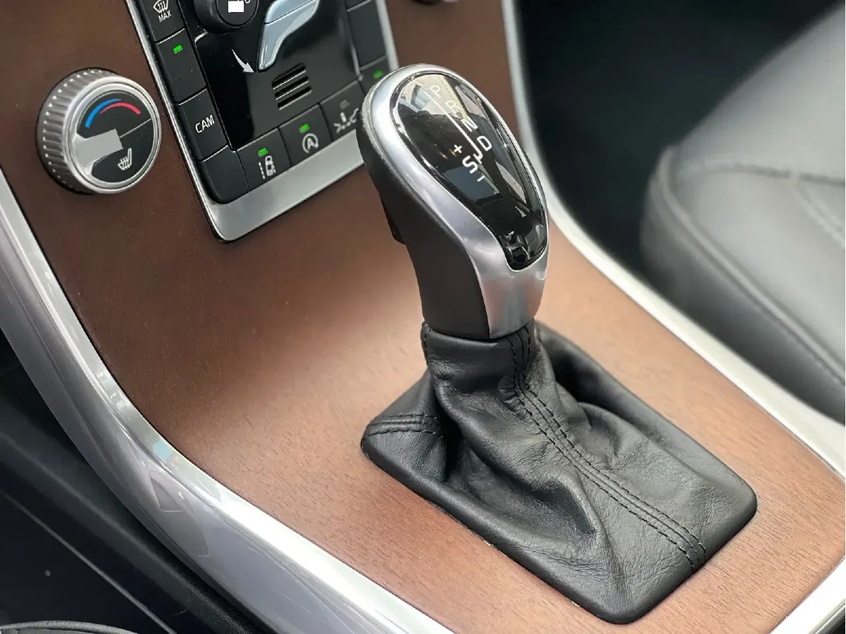 2015 Volvo S80L 2.0T 214HP L5 6AT,autocango,china used car exporter,china ev exporter,chinese used car exporter,chinese used ev exporter