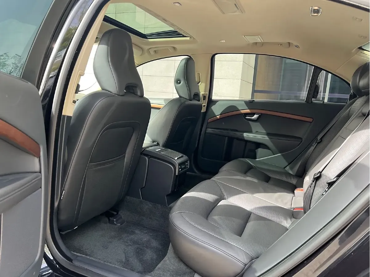 2015 Volvo S80L 2.0T 214HP L5 6AT,autocango,china used car exporter,china ev exporter,chinese used car exporter,chinese used ev exporter