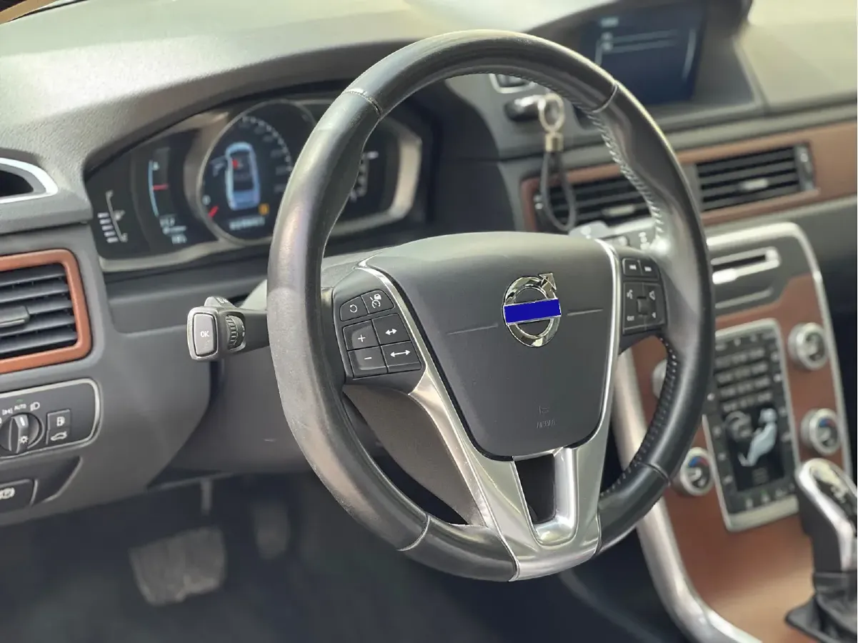 2015 Volvo S80L 2.0T 214HP L5 6AT,autocango,china used car exporter,china ev exporter,chinese used car exporter,chinese used ev exporter