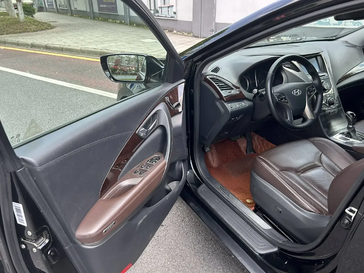 2011 Hyundai Azera 2.4L 180HP L4 6AT,autocango,china used car exporter,china ev exporter,chinese used car exporter,chinese used ev exporter