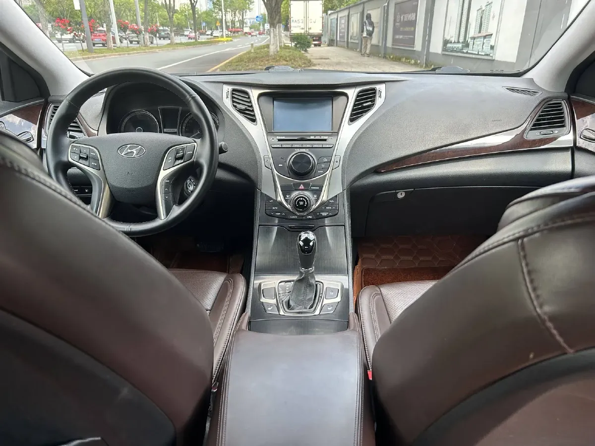 2011 Hyundai Azera 2.4L 180HP L4 6AT,autocango,china used car exporter,china ev exporter,chinese used car exporter,chinese used ev exporter