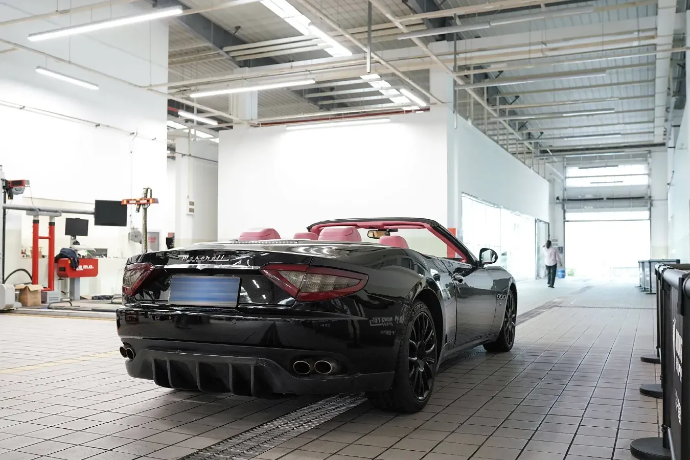 2010 Maserati GranCabrio 4.7L 439HP V8 6AT,autocango,china used car exporter,china ev exporter,chinese used car exporter,chinese used ev exporter