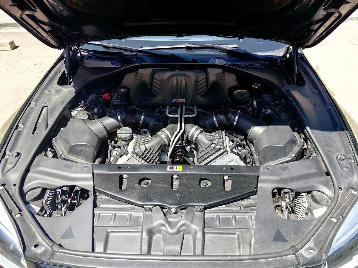 2015 BMW M6 4.4T 560HP V8 7DCT,autocango,china used car exporter,china ev exporter,chinese used car exporter,chinese used ev exporter