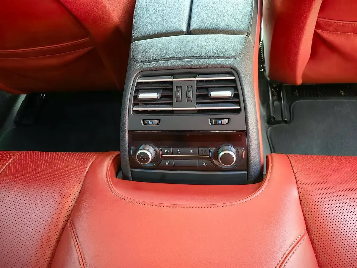 2015 BMW M6 4.4T 560HP V8 7DCT,autocango,china used car exporter,china ev exporter,chinese used car exporter,chinese used ev exporter