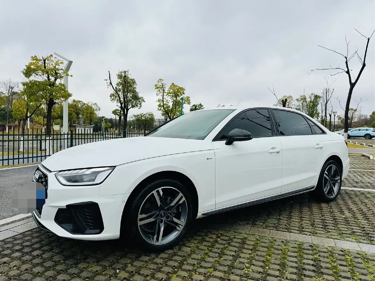 2022 Audi A4L 2.0T 190HP L4 7DCT