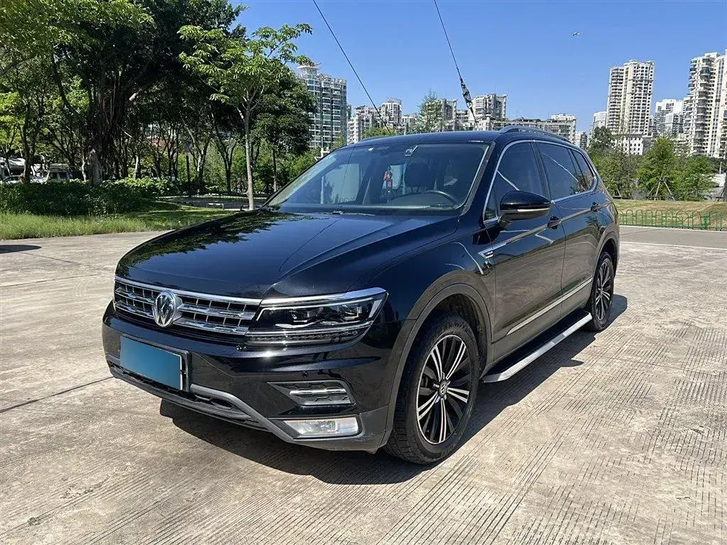 2017 Volkswagen Tiguan L 2.0T 220HP L4 7DCT