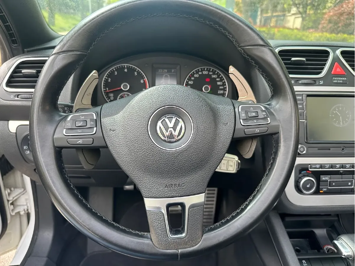 2010 Volkswagen Eos 2.0T 200HP L4 6DCT,autocango,china used car exporter,china ev exporter,chinese used car exporter,chinese used ev exporter