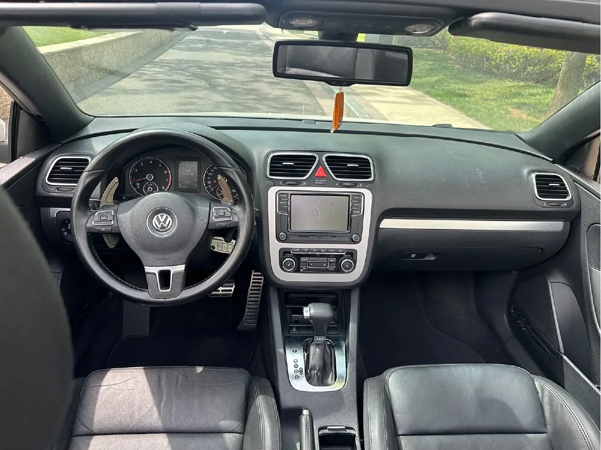 2010 Volkswagen Eos 2.0T 200HP L4 6DCT,autocango,china used car exporter,china ev exporter,chinese used car exporter,chinese used ev exporter