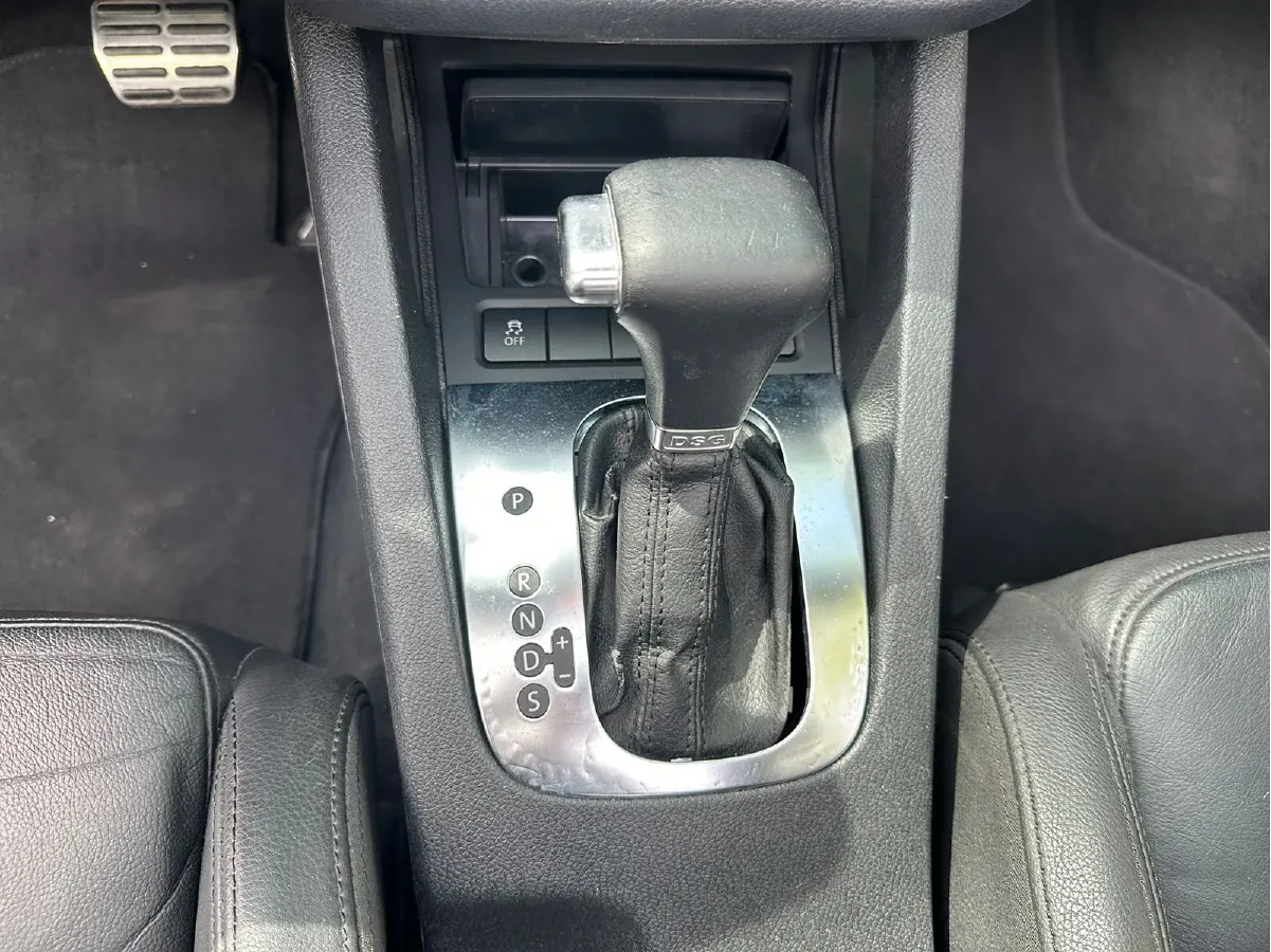 2010 Volkswagen Eos 2.0T 200HP L4 6DCT,autocango,china used car exporter,china ev exporter,chinese used car exporter,chinese used ev exporter