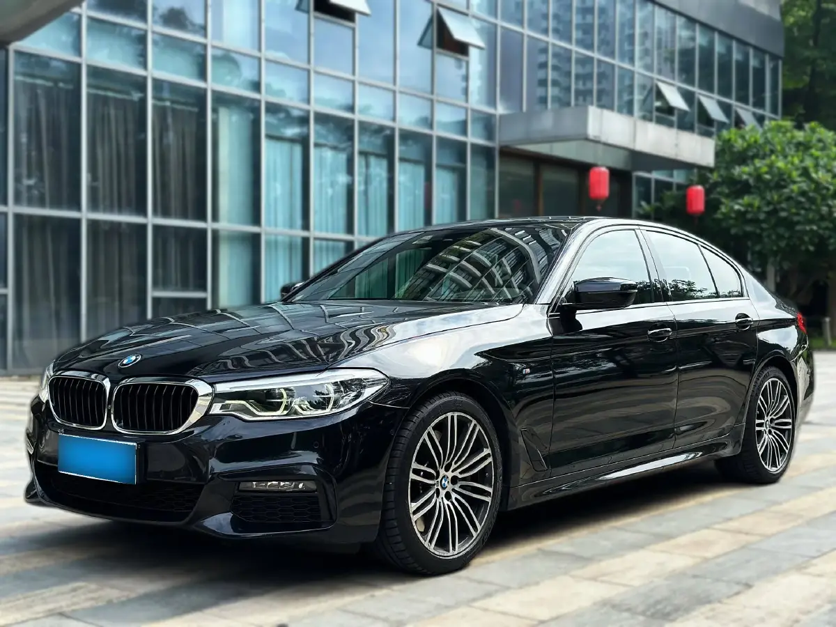 2019 BMW 5 Series 3.0T 340HP L6 8AT