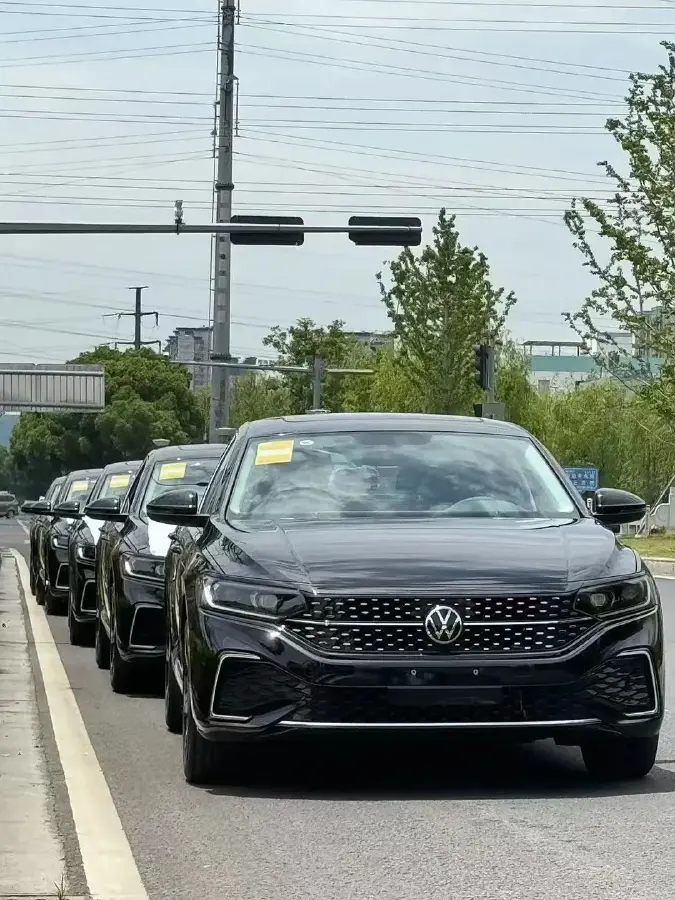 2024 Volkswagen Passat 2.0T 186HP L4 7DCT