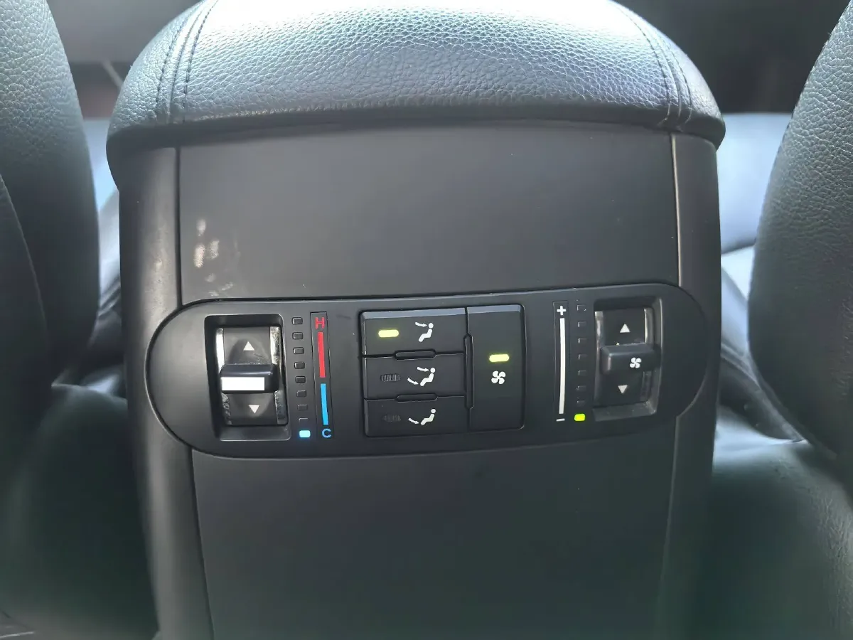 2015 Kia Borrego 3.8L 275HP V6 5AT,autocango,china used car exporter,china ev exporter,chinese used car exporter,chinese used ev exporter