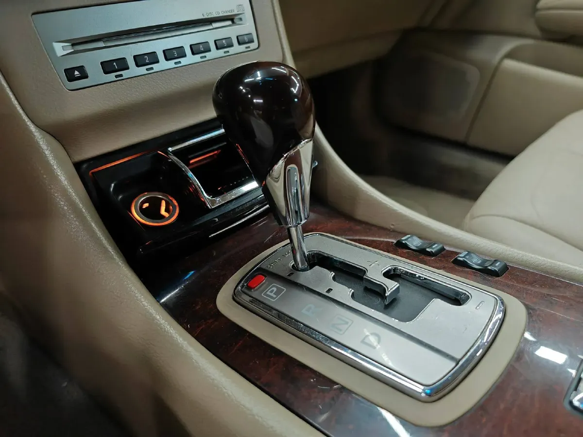 2004 Nissan CIMA 4.5L 340HP V8 5AT,autocango,china used car exporter,china ev exporter,chinese used car exporter,chinese used ev exporter