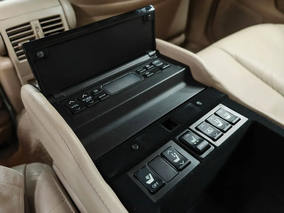 2004 Nissan CIMA 4.5L 340HP V8 5AT,autocango,china used car exporter,china ev exporter,chinese used car exporter,chinese used ev exporter