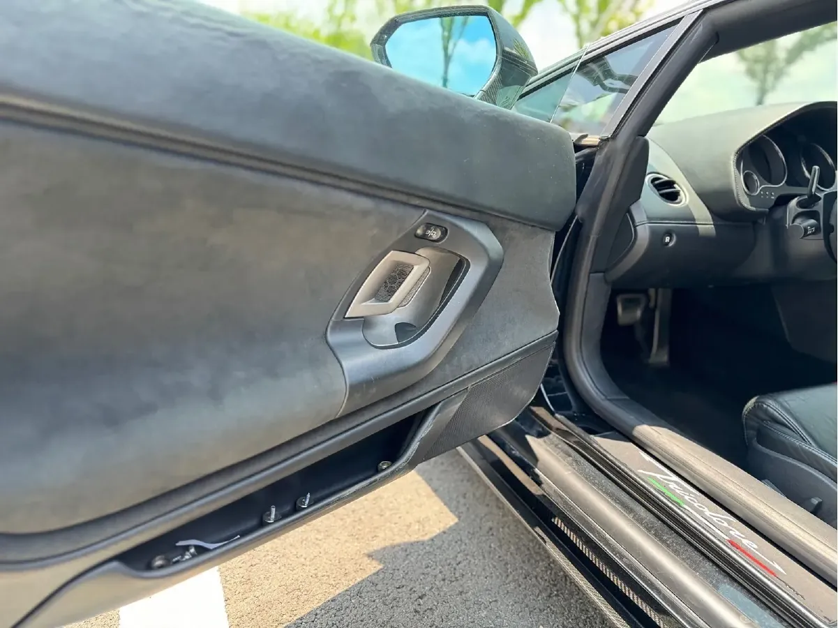 2011 Lamborghini Gallardo 5.2L 557HP V10 6AMT,autocango,china used car exporter,china ev exporter,chinese used car exporter,chinese used ev exporter