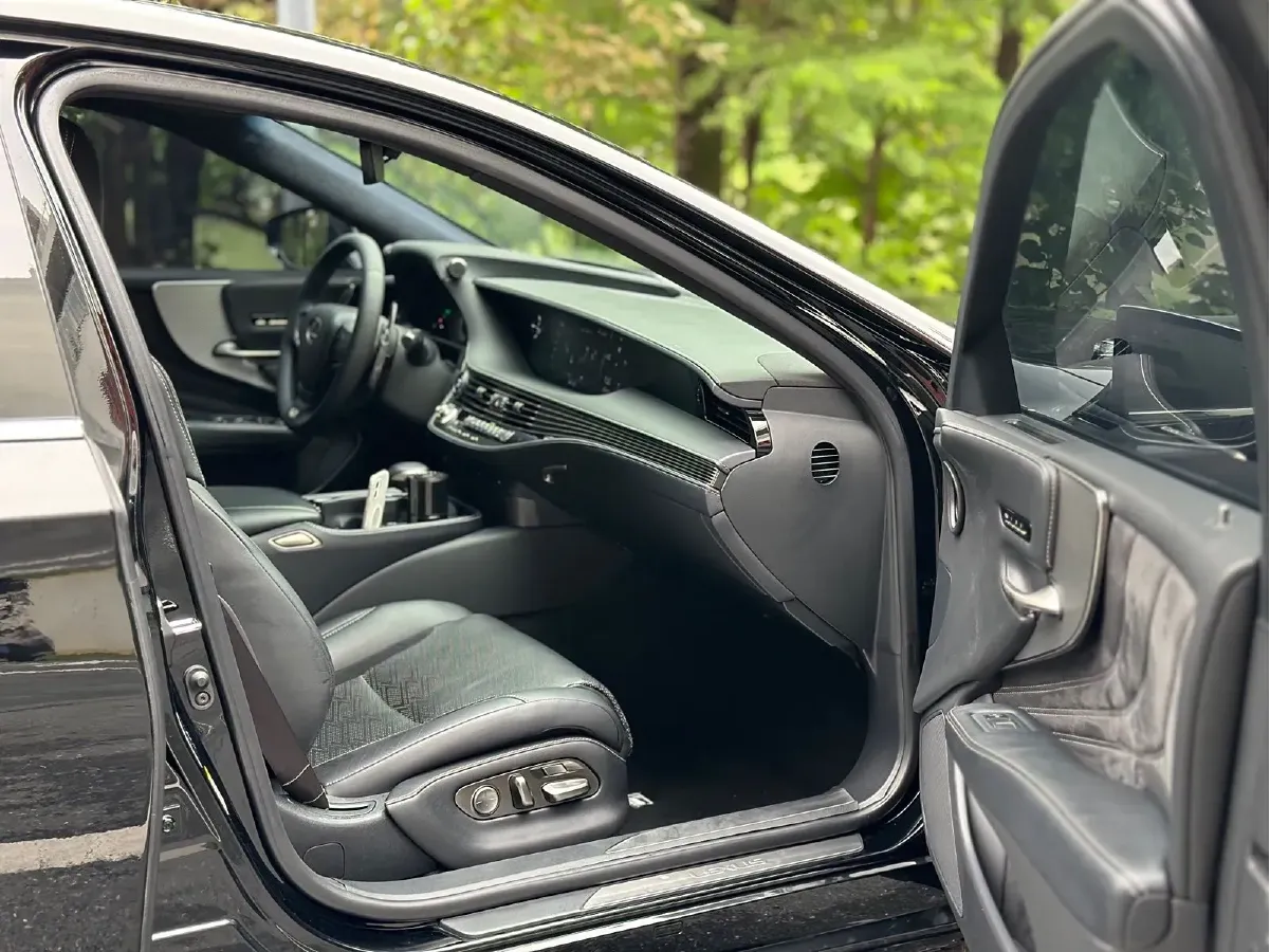 2018 Lexus LS 3.5L 299HP V6 E-CVT Hybrid,autocango,china used car exporter,china ev exporter,chinese used car exporter,chinese used ev exporter