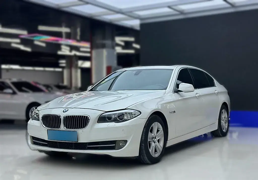 2011 BMW 5 Series 3.0L 258HP L6 8AT