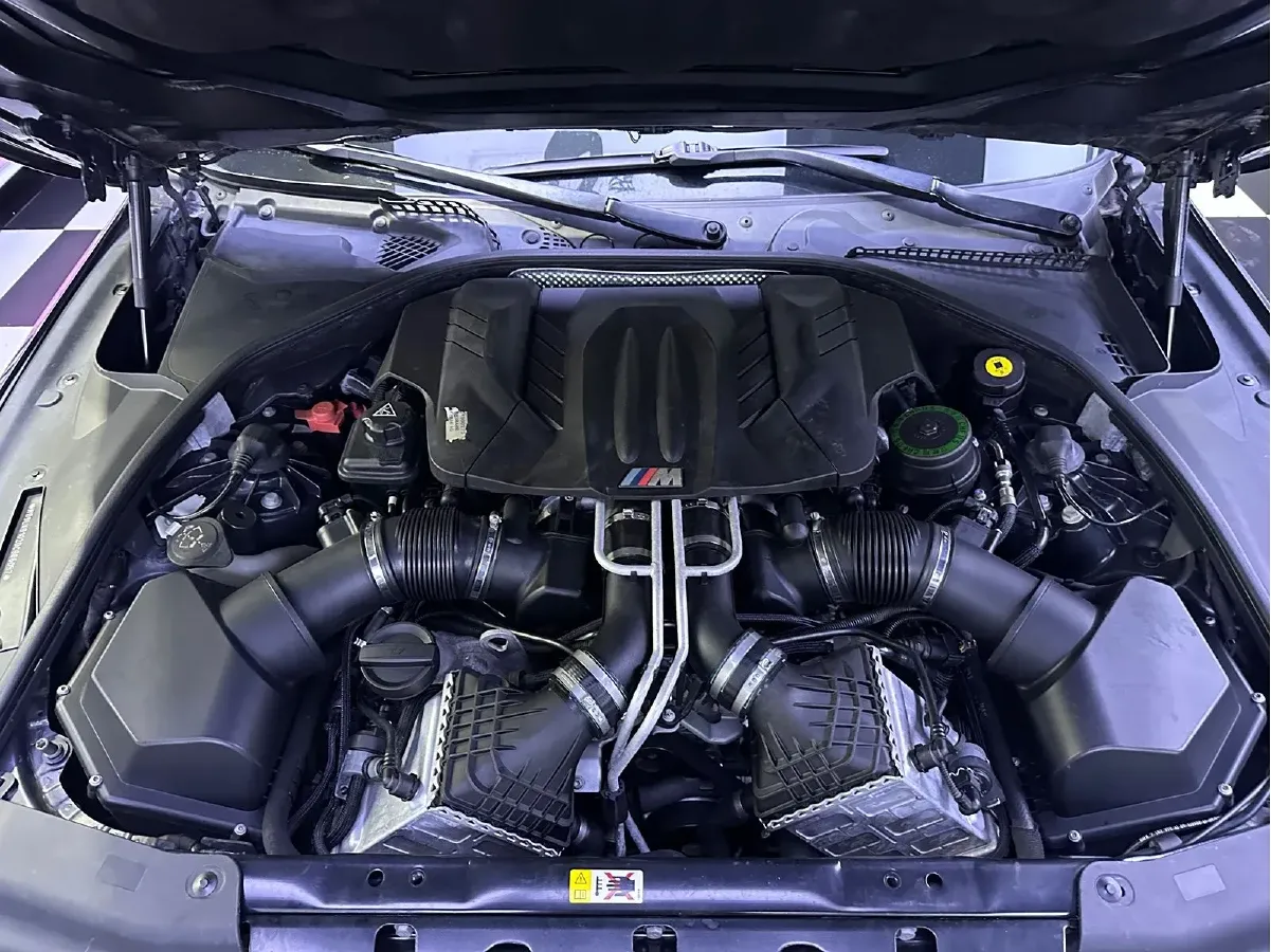 2013 BMW M6 4.4T 560HP V8 7DCT,autocango,china used car exporter,china ev exporter,chinese used car exporter,chinese used ev exporter