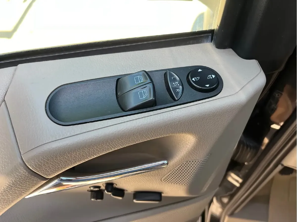 2013 Mercedes-Benz Viano 3.5L 258HP V6 5AT,autocango,china used car exporter,china ev exporter,chinese used car exporter,chinese used ev exporter