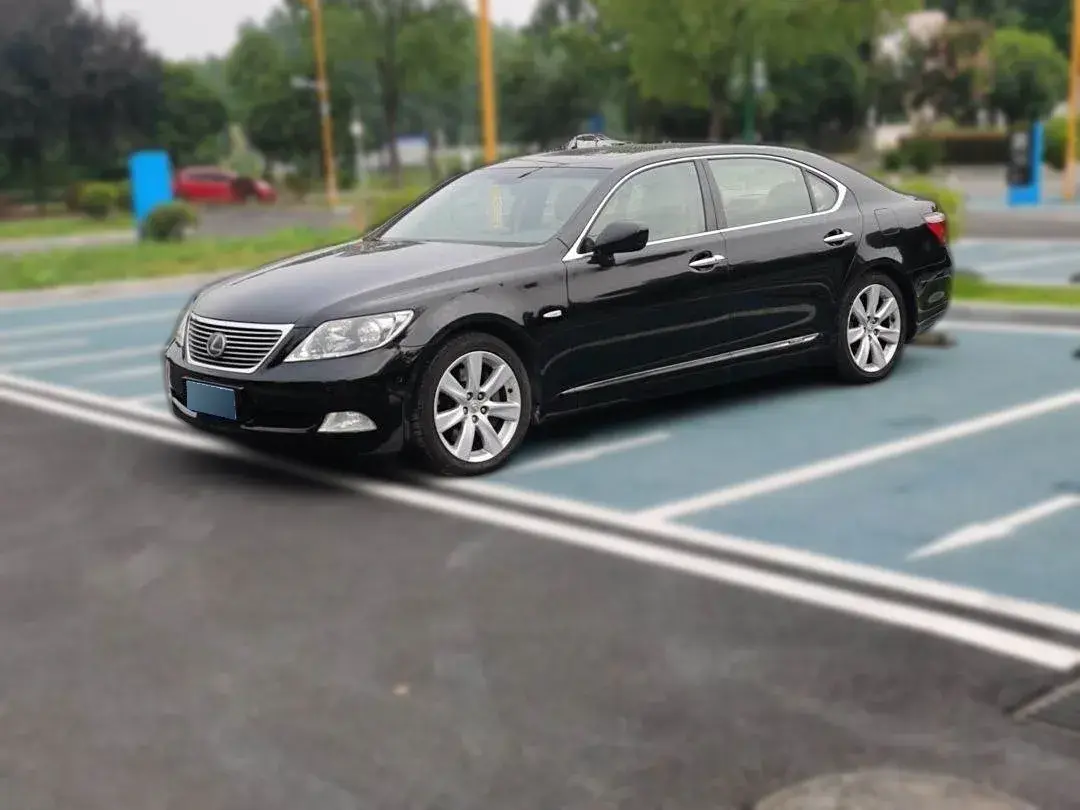 2010 Lexus LS 5.0L 395HP V8 E-CVT Hybrid